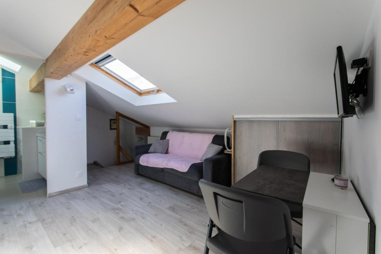Le Coq Charmant Petit Studio En Centre Ville D'Embrun Buitenkant foto